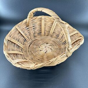 VTG Lg Wicker Basket, Intact Handle, Useful For Gathering, Celebrations
